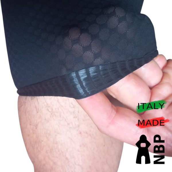 détail tissu anti dérapant sous short